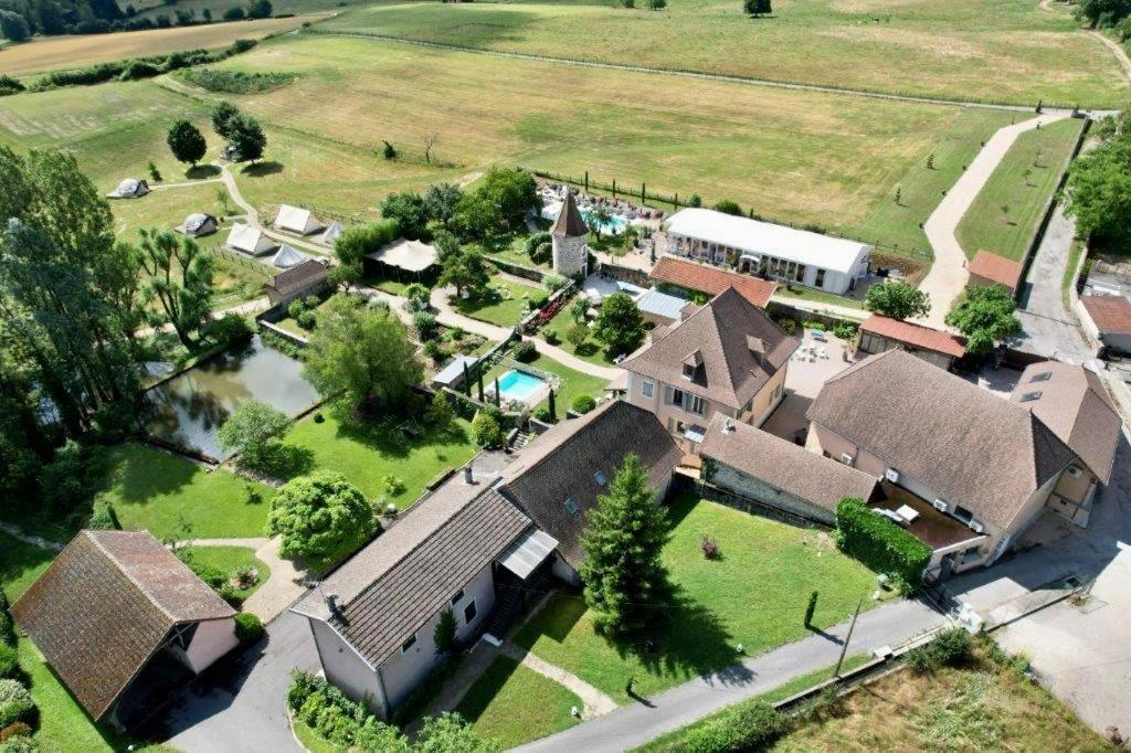 Hotel Domaine De Suzel Vignieu Exteriér fotografie